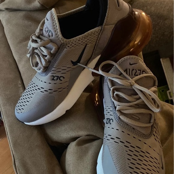 Nike AirMax 270 - Picture 5 of 7